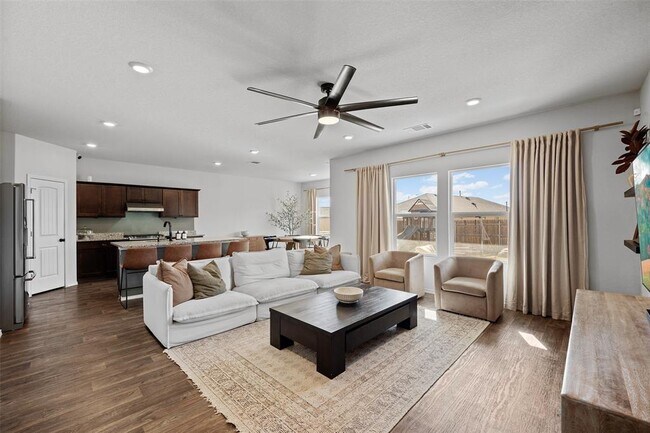 Building Photo - 144 Calgary Ln