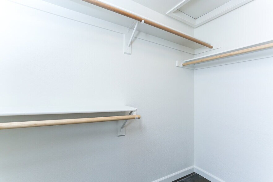 Building Photo - 4401 La Reina Cir