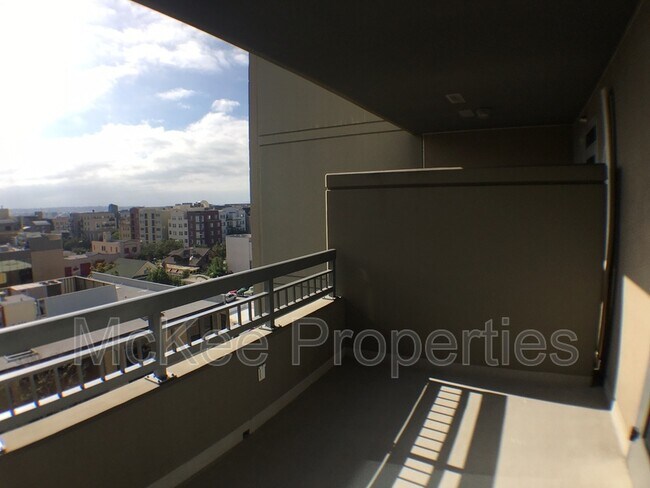 Building Photo - 300 W Beech St