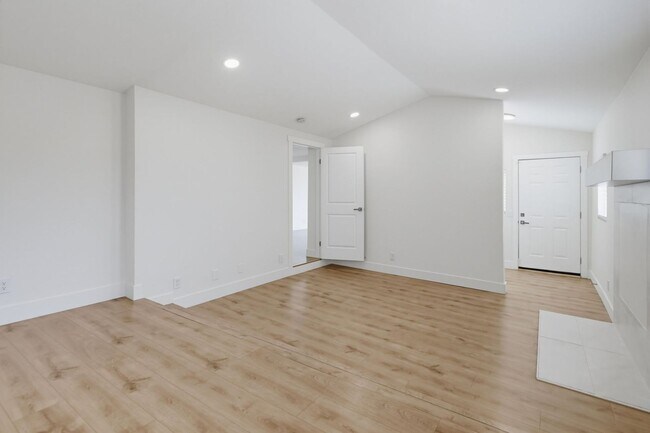 Building Photo - 2710 Chaffee St