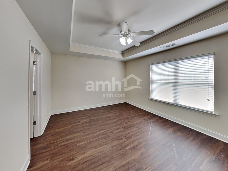 Building Photo - 2465 Beal St