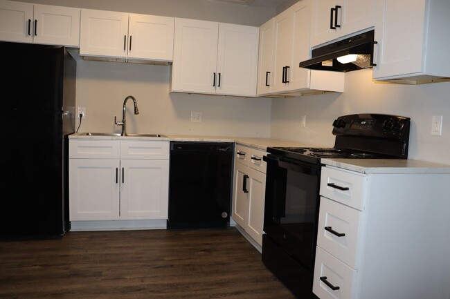 Building Photo - Beautifully Renovated 2 Bedroom Townhomes ...