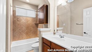 Building Photo - 605 Oakmont Way