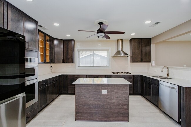 Building Photo - 720 Durham Ln