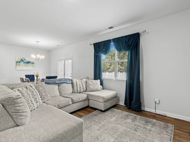 Building Photo - 5049 Hunters Village Dr