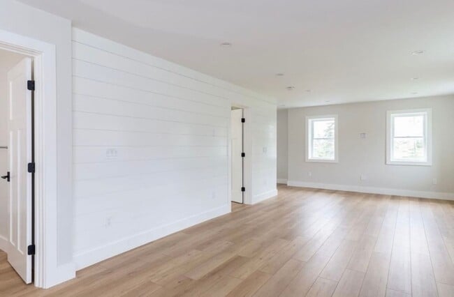 Building Photo - 1 Bedroom Home in Charlotte VT Available 9/1!