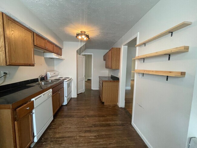 Building Photo - 1725 Compton Rd