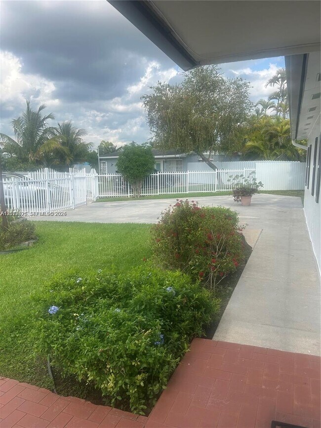 Building Photo - 30724 SW 154th Ct