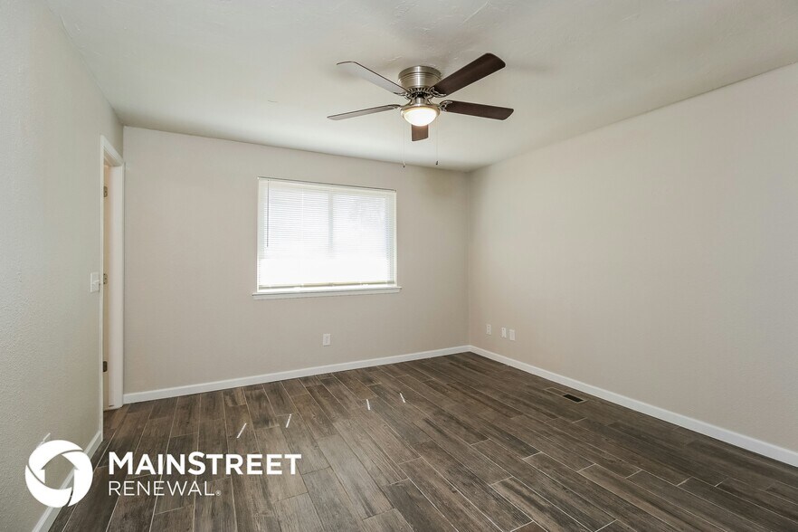 Building Photo - 8716 Tracy Dr