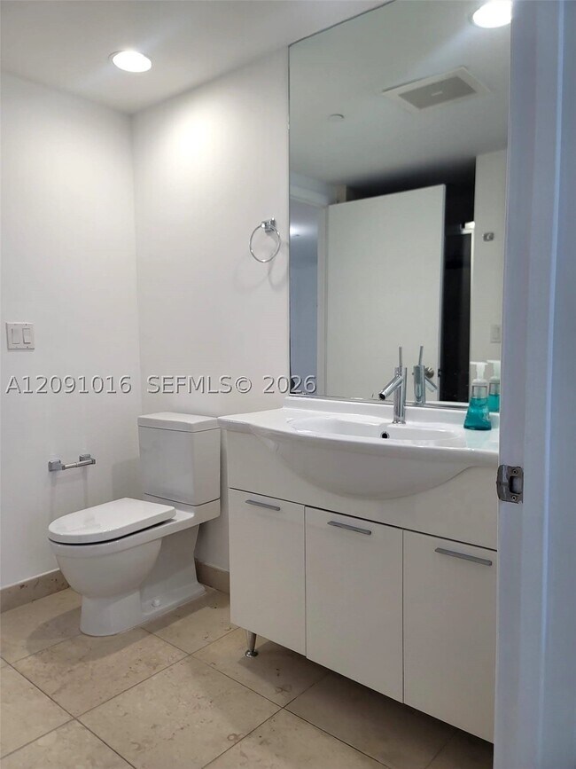 Building Photo - 475 Brickell Ave