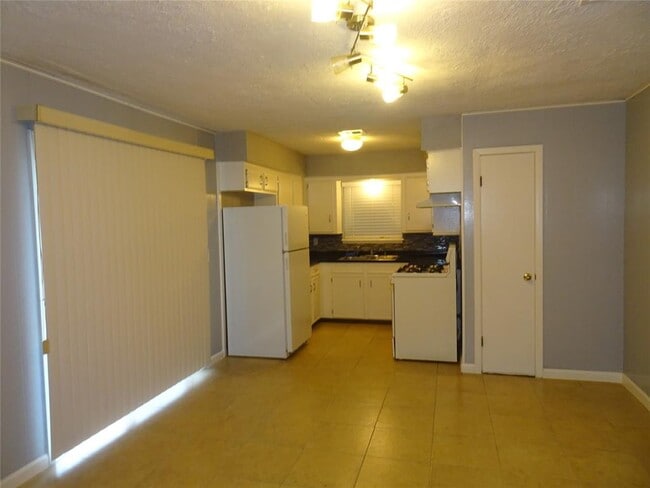 Building Photo - 134 Memory Ln