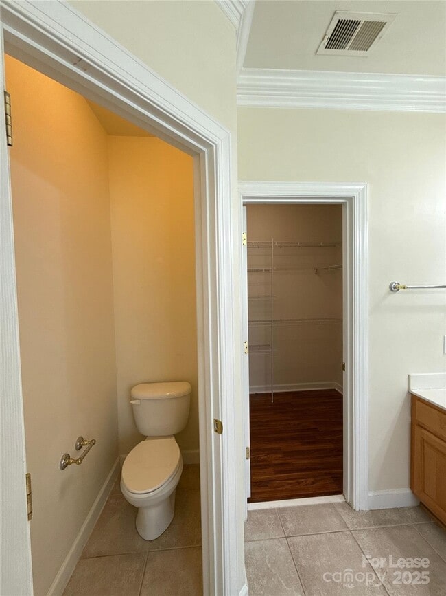 Building Photo - 9535 Numenore Dr