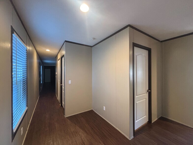 Building Photo - 606 Eloise St