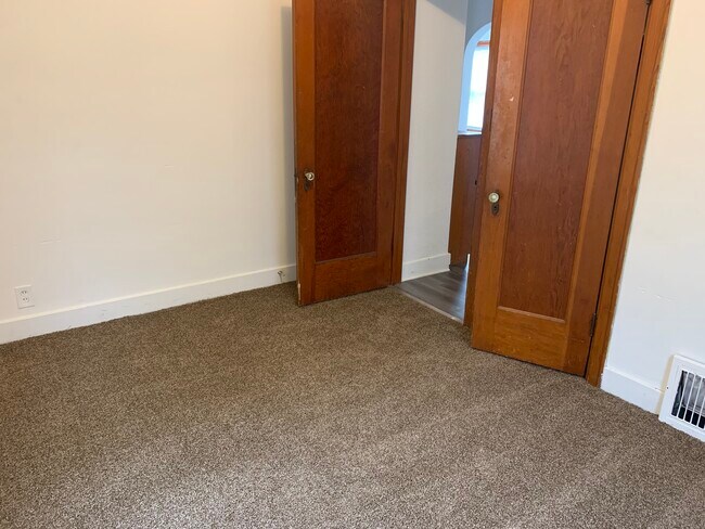 Building Photo - 1212 W Nowland Ave