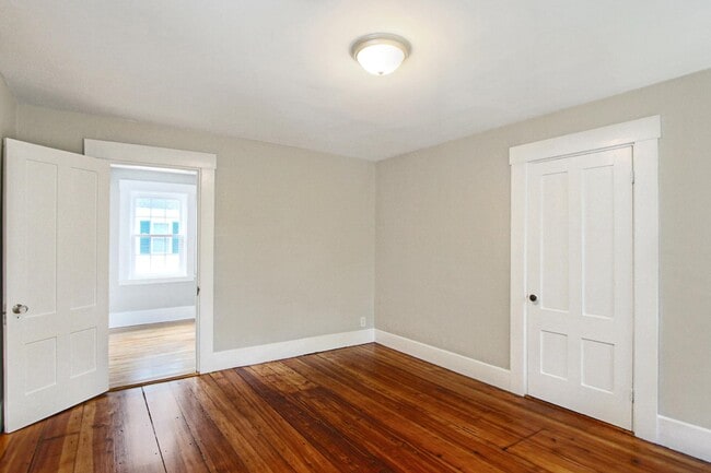 Building Photo - 35 Souhegan St