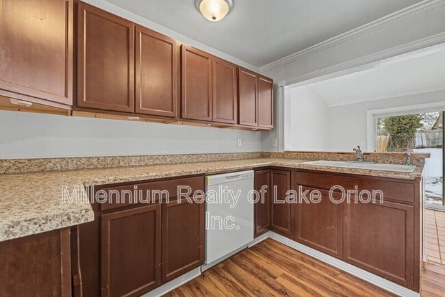 Building Photo - 52 E Iroquois Rd