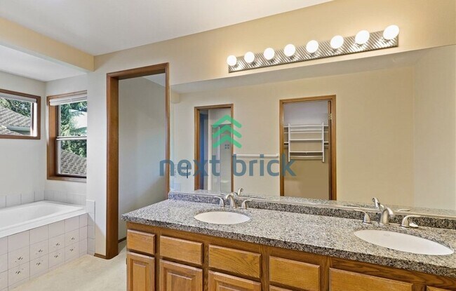 Building Photo - Beautiful 4-Bedroom Home with Spacious Yard in a Quiet Cul-de-Sac