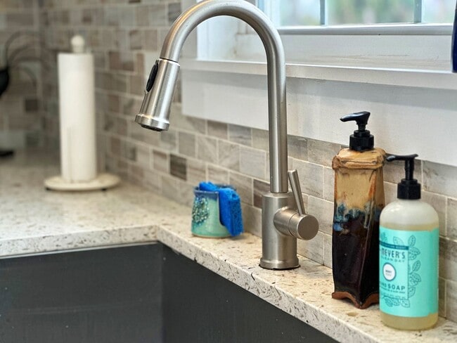 Building Photo - 103 Mimosa Ave