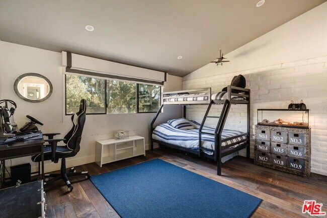 Building Photo - 15490 Milldale Dr