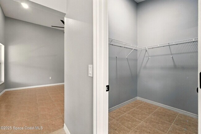 Building Photo - 460 Martigues Dr