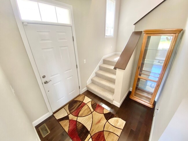 Building Photo - 2 Bedroom Home in Williston VT Available 9...