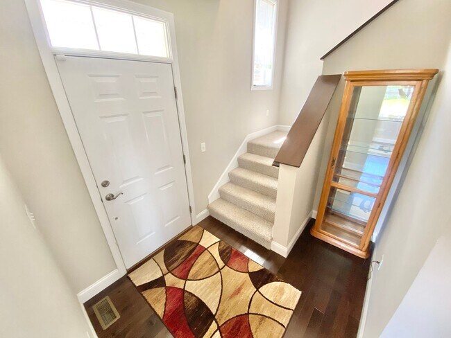 Building Photo - 3 Bedroom Home in Williston VT Available 9/1!