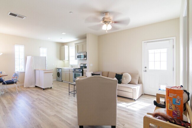 Building Photo - 171 Fennel Ct