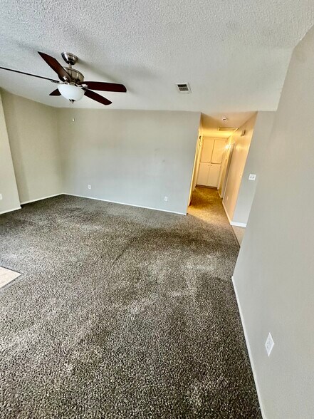 Building Photo - 6005 Hill Dale Ct