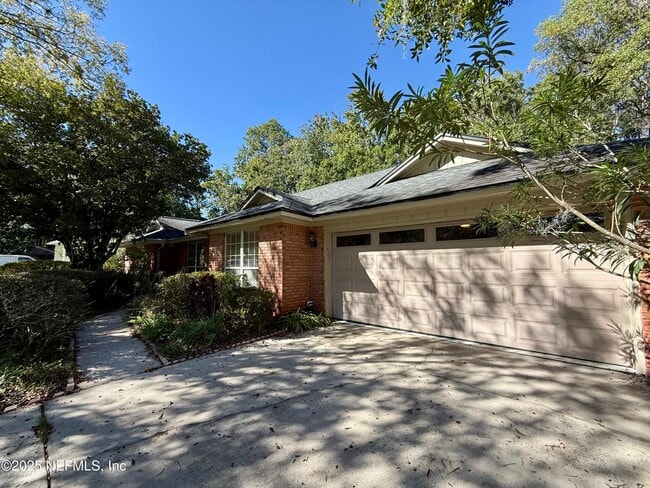 Building Photo - 2217 Hammock Oaks Dr N