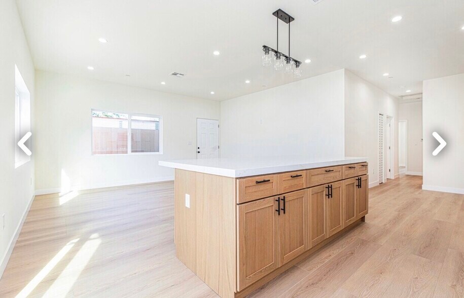 Building Photo - 2033 N Frederic St