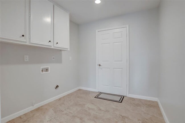 Building Photo - 327 Gentilly Dr