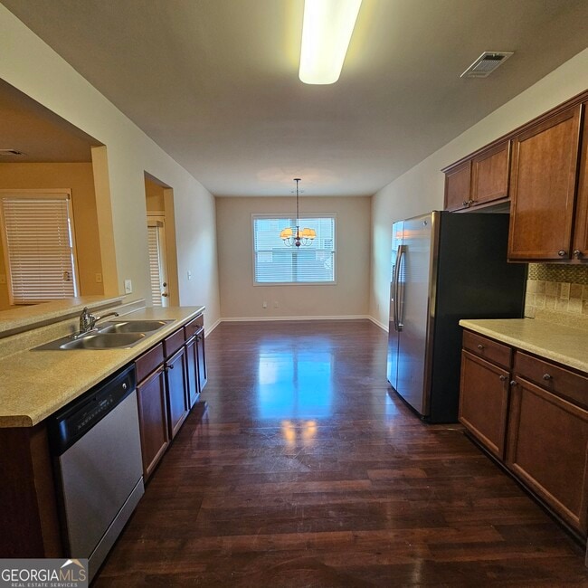 Building Photo - 413 Fern Bay Dr SW