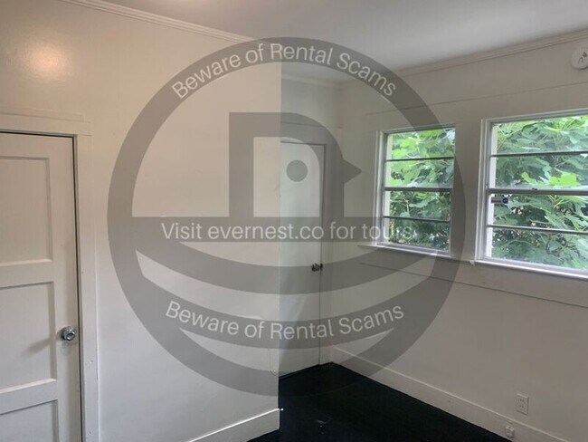 Building Photo - 1325 Sloan Ave