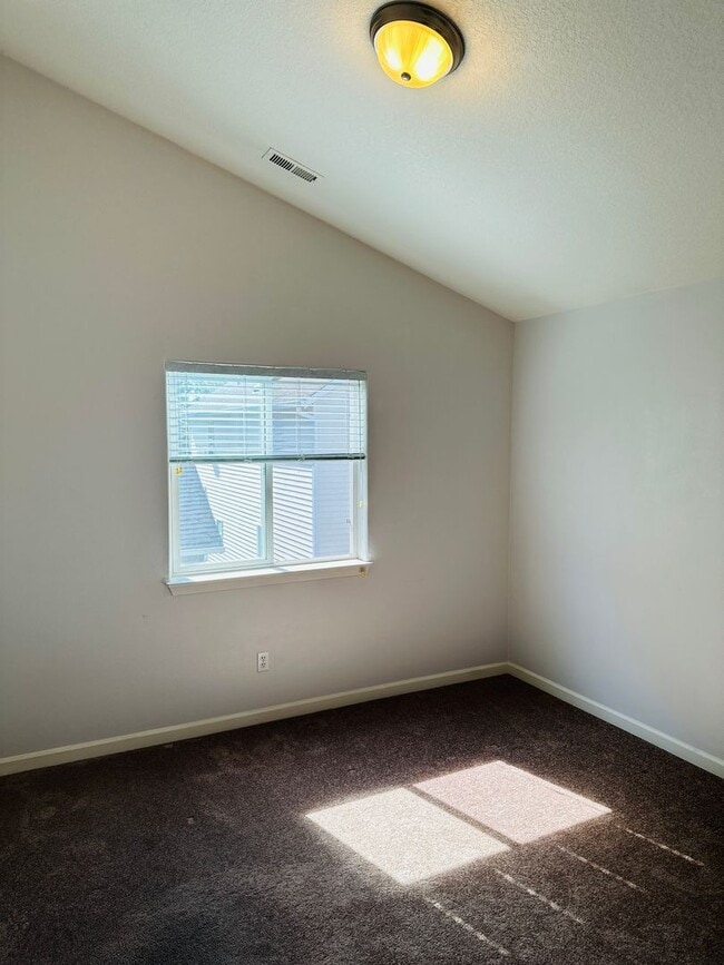 Building Photo - Charming Home in Terrific Central Location