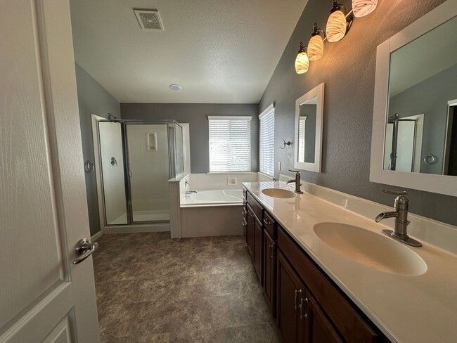 Building Photo - Beautiful home in Damonte Ranch Area