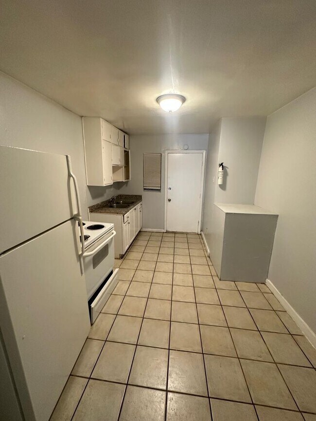 Building Photo - 2845/2847 W 6th St.