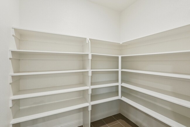 Building Photo - 1713 Highland Dr W