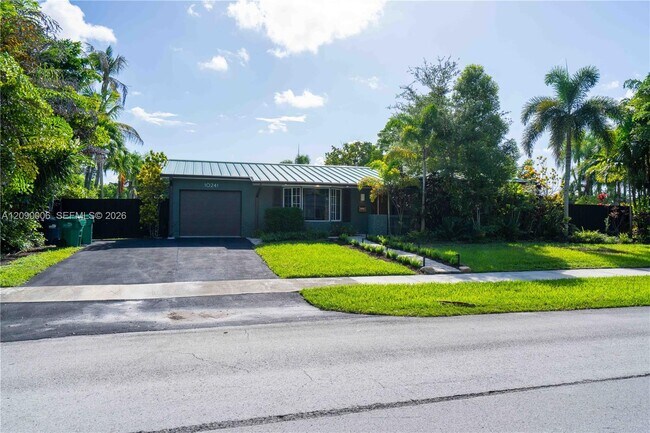 Building Photo - 10241 SW 99th Ave