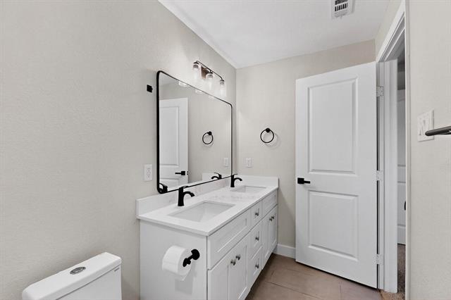 Building Photo - 10132 Medlock Dr