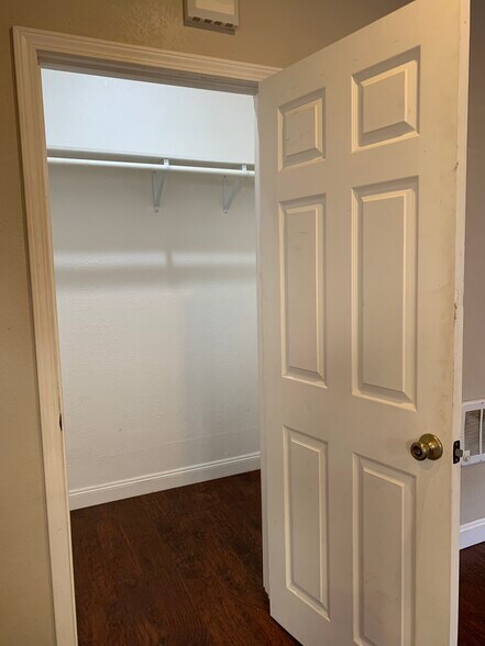 Building Photo - 1091 59th St