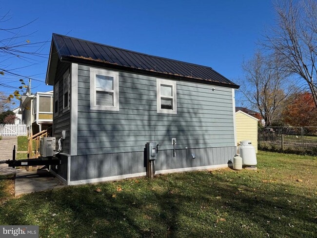 Building Photo - 12 W Loudoun St