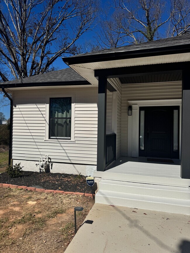 Building Photo - 1701 Lanier Dr SW