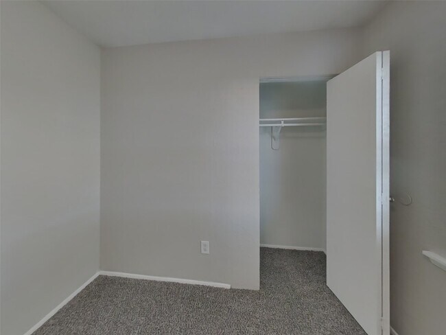 Building Photo - 24022 4 Sixes Ln