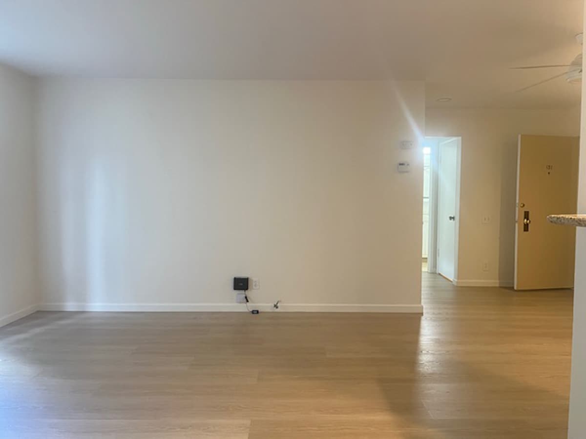 Building Photo - 811 York St