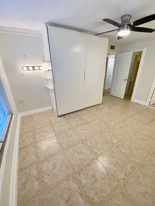 Building Photo - Great Condo in Pompano Beach Just West of ...