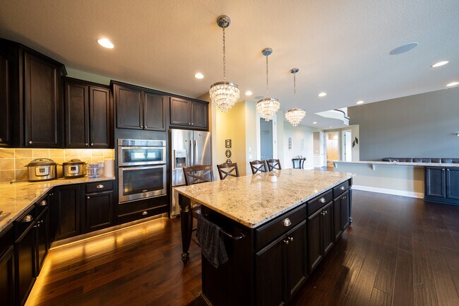 Building Photo - 727 Aster Rd