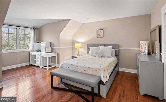 Building Photo - 12 Windermere Way