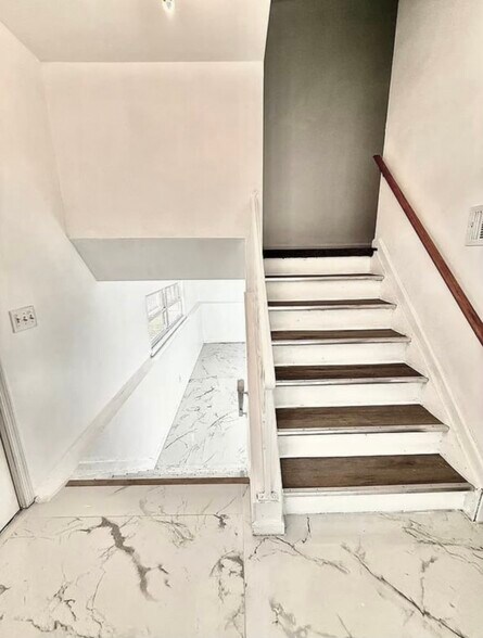 Building Photo - 6 Citadel Ct