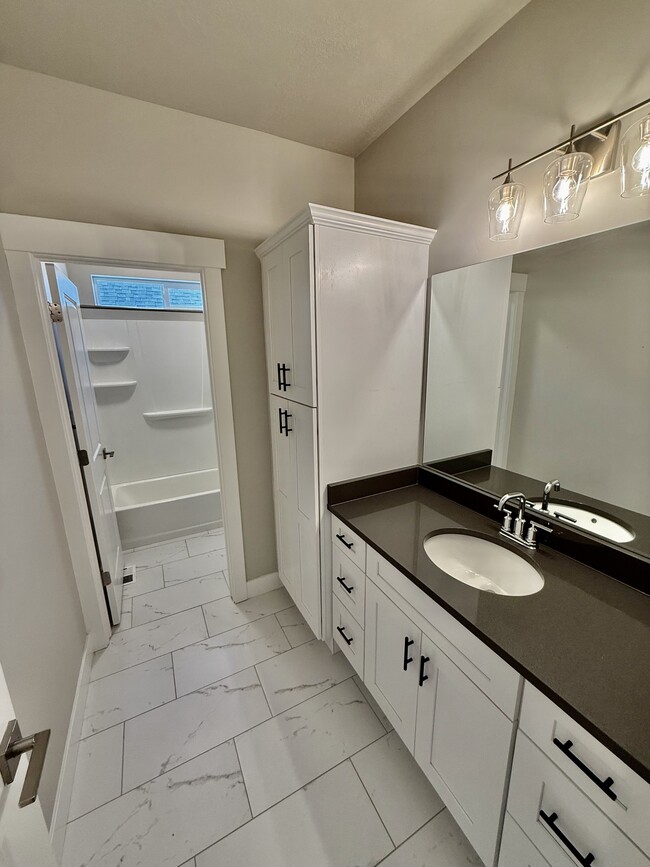 Building Photo - 7646 S Waverly Hls Ln