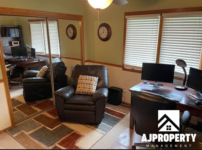Building Photo - 3105 S Dawley Cir
